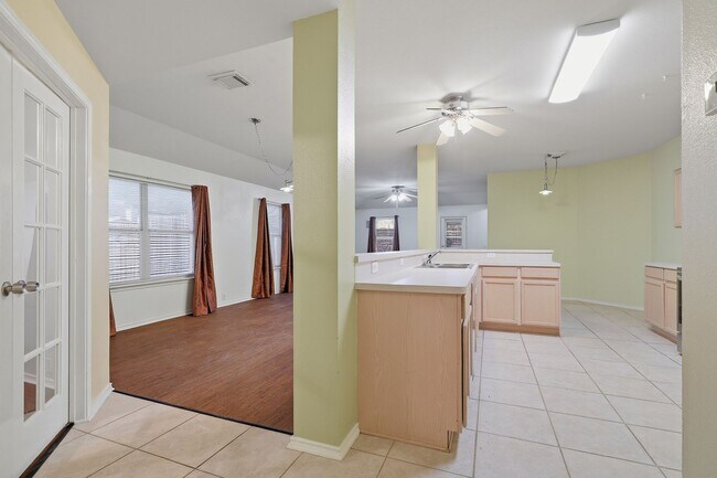 Foto del edificio - ***APPLICATION CURRENTLY UNDER REVIEW***Well-Maintained One-Story in Woodthorn Subdivision