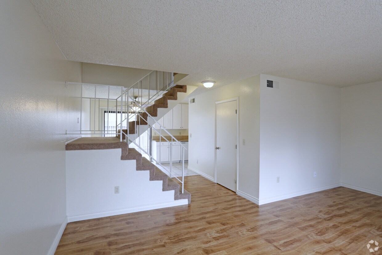 Greystone Ridge Townhomes Apartments in Santee, CA