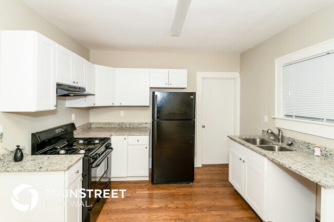 Building Photo - 8426 4th Ave S