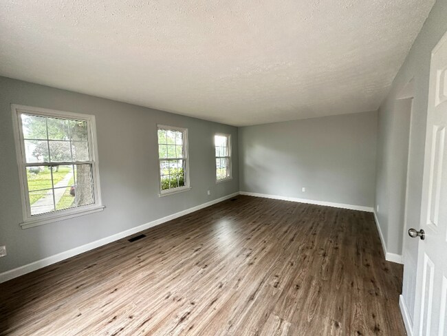 Building Photo - 526 Burlington Ct