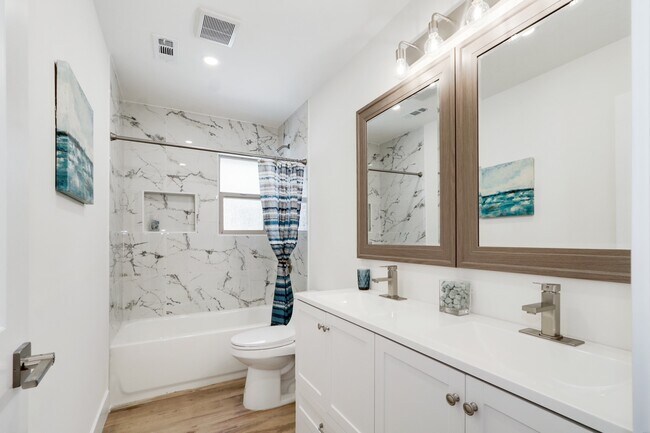 Baño de invitados - 2706 Ganges Pl