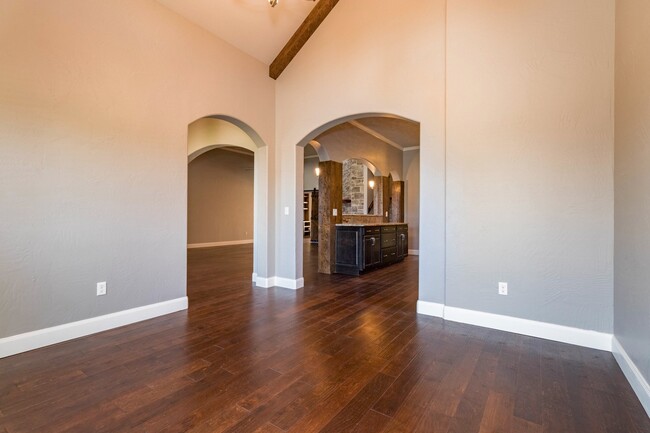 Foto del edificio - For Sale or Available with our Lease with ...