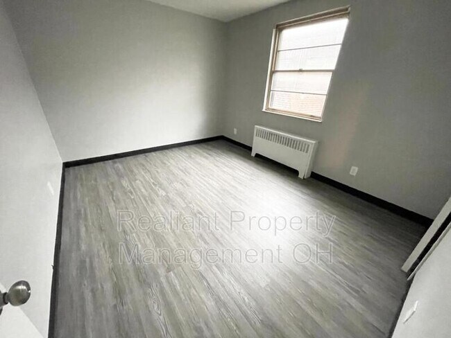 Building Photo - 603 Mulberry St