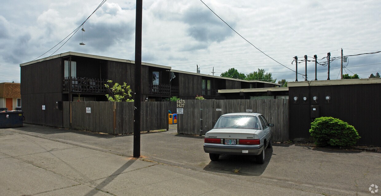 Building Photo - 1421-1443 NW Highland Dr