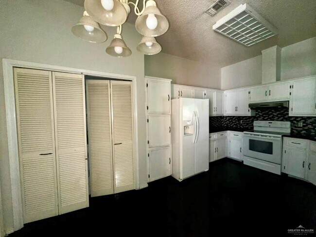Foto del edificio - 2113 E 29th St
