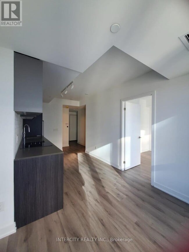 Building Photo - 252 Church St