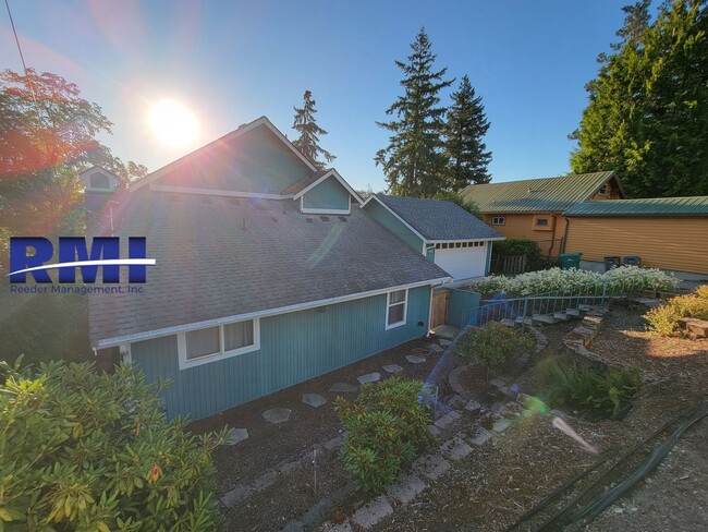 Foto del edificio - Waterfront Living in the Heart of Bremerton!!