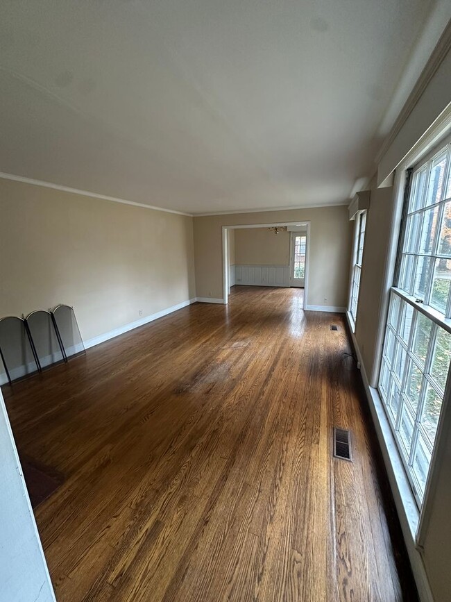 Photo - TWO MINUTES TO GREEN HILLS MALL House