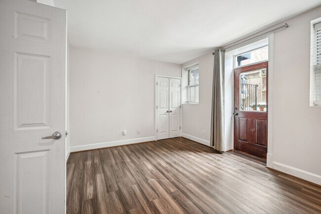 Foto del edificio - 303 C St SE
