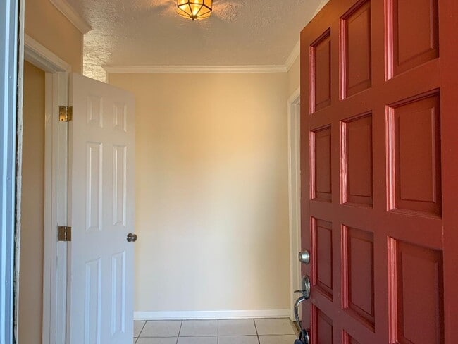 Foto del edificio - 13819 Piping Rock Ln