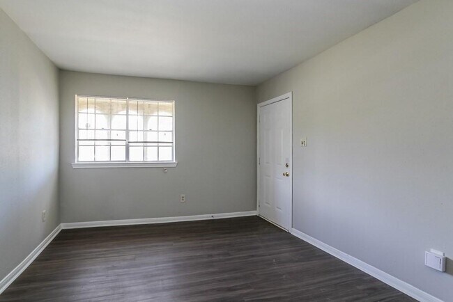 Building Photo - 11747 Murr Way