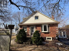 Building Photo - 20 Bayview Dr