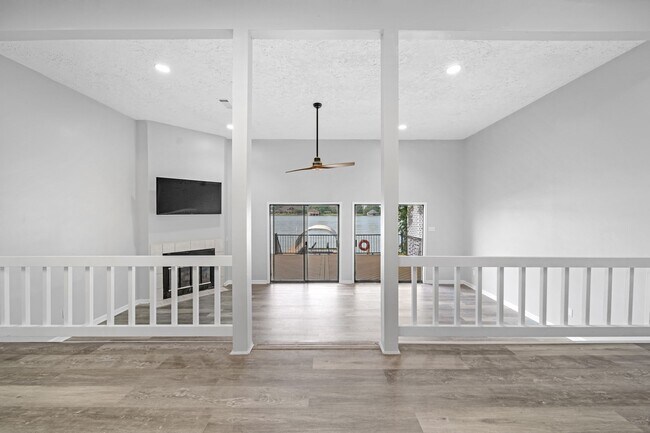 Foto del edificio - 1216 Lake View Dr