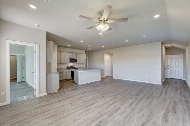 Building Photo - Newer Home For Rent  in Mustang Schools! 3...