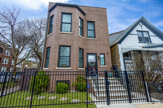 Building Photo - 3033 W Diversey Ave