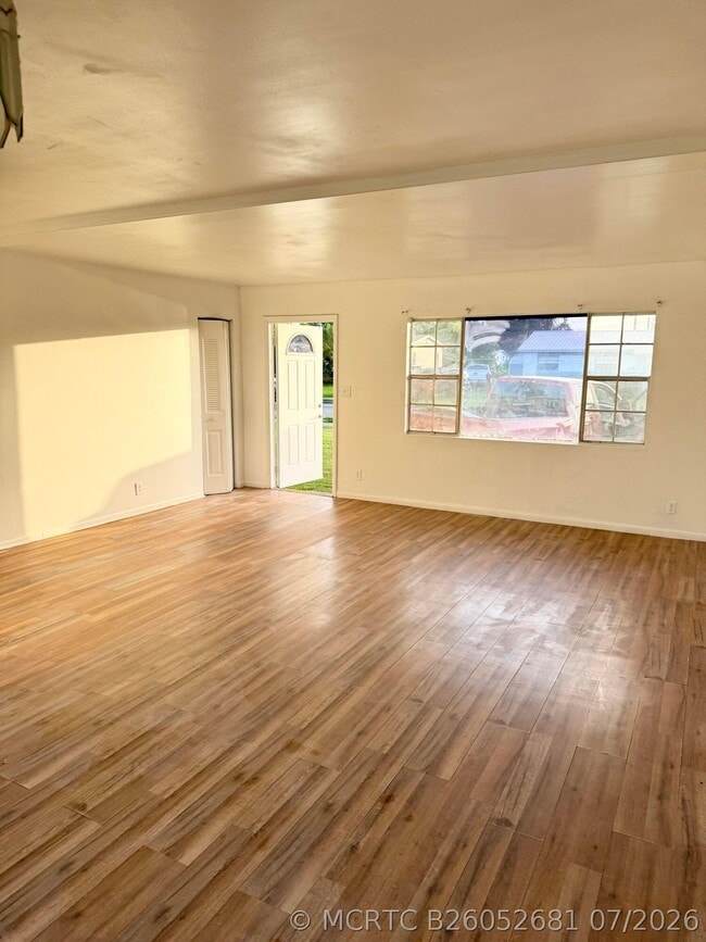 Building Photo - 265 SW 11th Ave