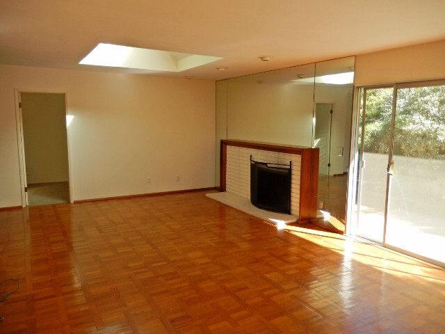 Foto del edificio - Large 4 Bed, 3 Bath Single Family Home in ...