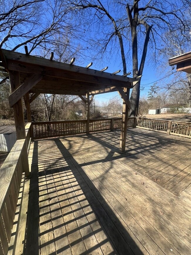 Building Photo - Charming 3 Bed, 1.5 Bath Rental Home on St...