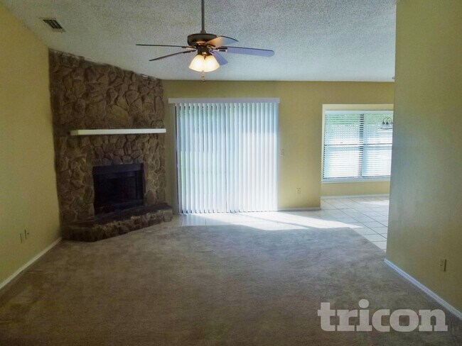 Foto del edificio - 1805 Clover Ct