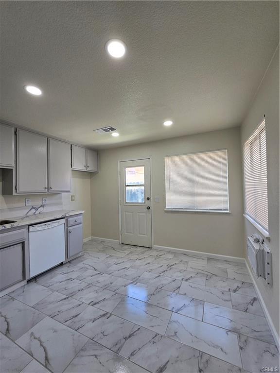 Foto del edificio - 9649 N Loop Blvd