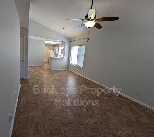Building Photo - 2955 N Oregon St