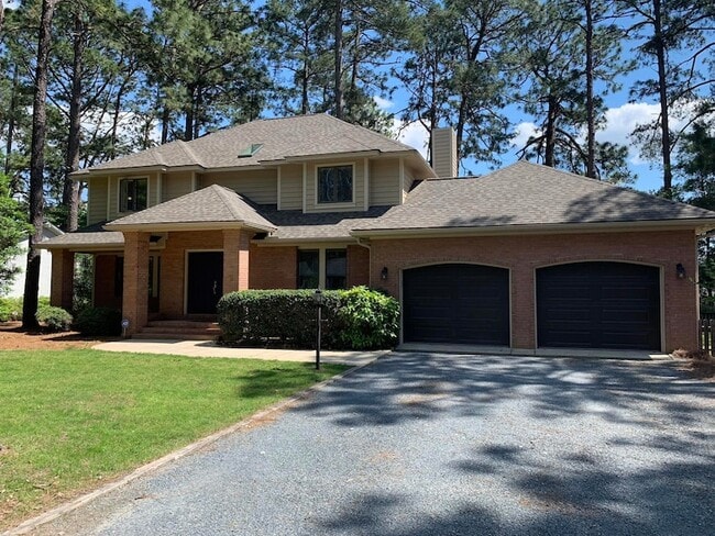 Foto del edificio - 3 Montclair Ln