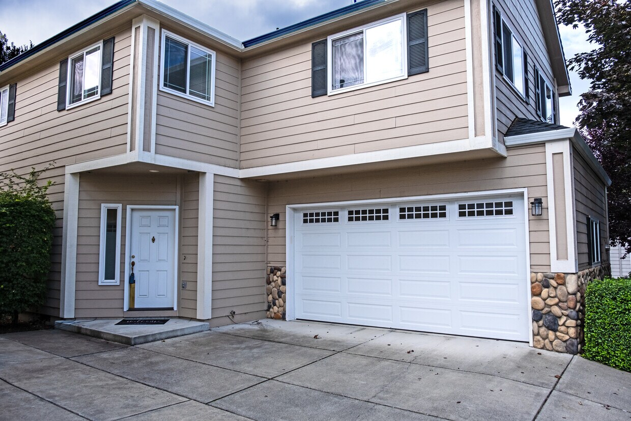 Primary Photo - 296 Meadow Dr