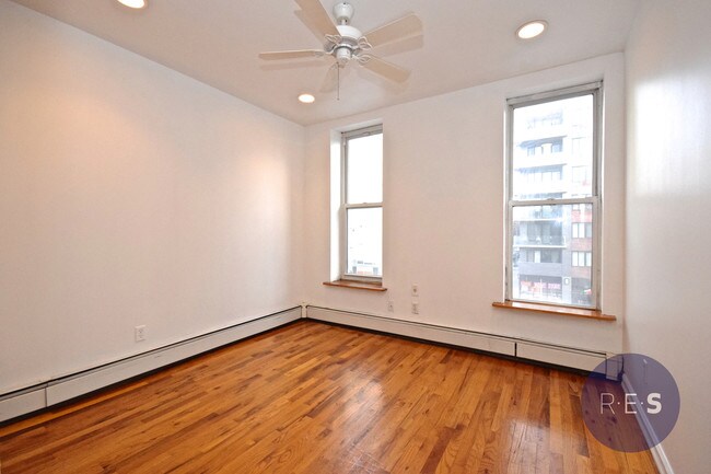 Foto del edificio - 400 4th Ave