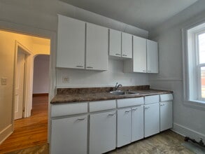 Building Photo - 429 Qu'Appelle Ave