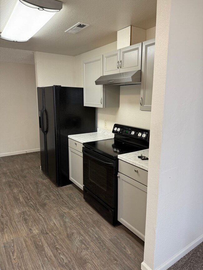 Foto del edificio - 3-bedroom, 2-bathroom home in Redding Updated Interior!