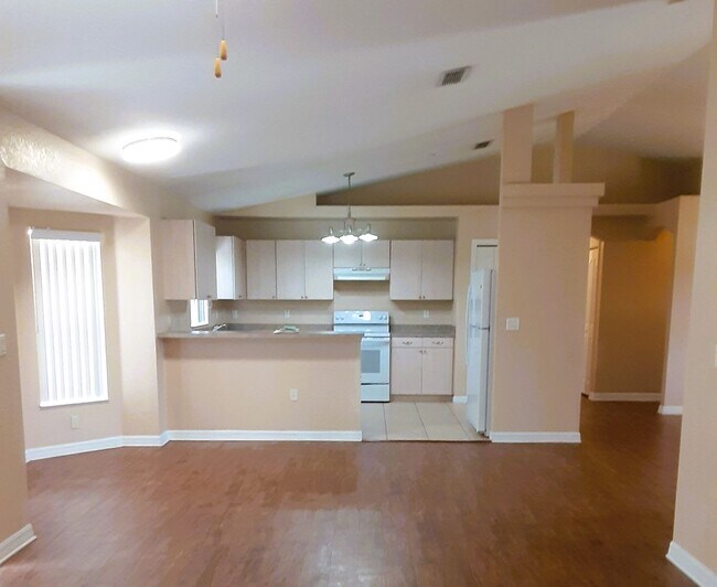 Foto del edificio - 3 Bedroom Home Close to Everything!