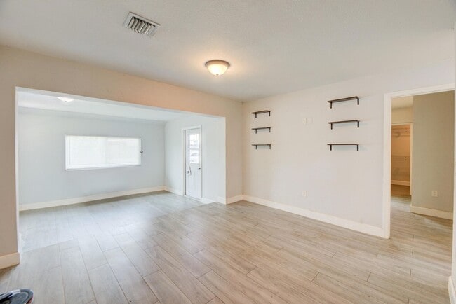 Photo - 2633 NE 16th Avenue Unit House