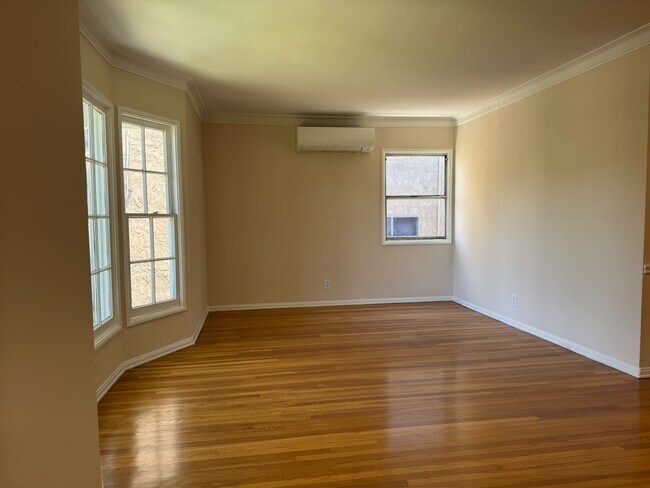 Foto del edificio - 12944 Riverside Dr
