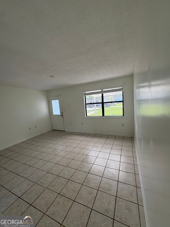 Building Photo - 502 Chateau Cir