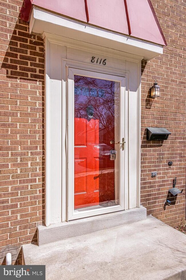 Foto del edificio - 8116 Rhodell Ln