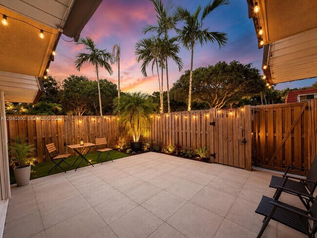 Foto del edificio - 9954 NW 6th Pl