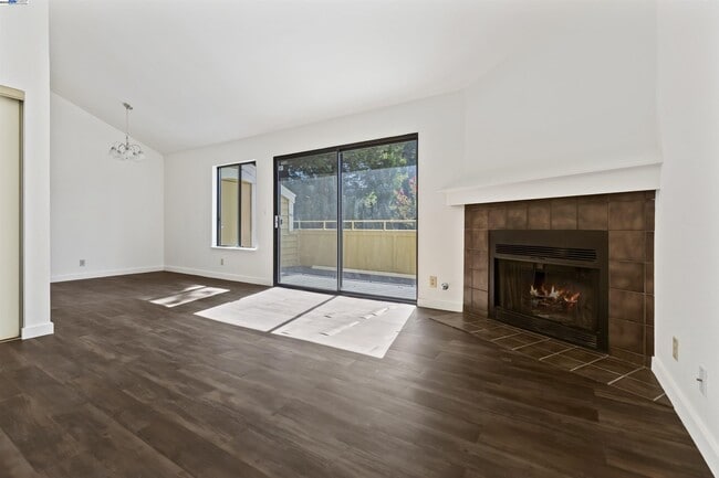 Building Photo - 655 Center Ave