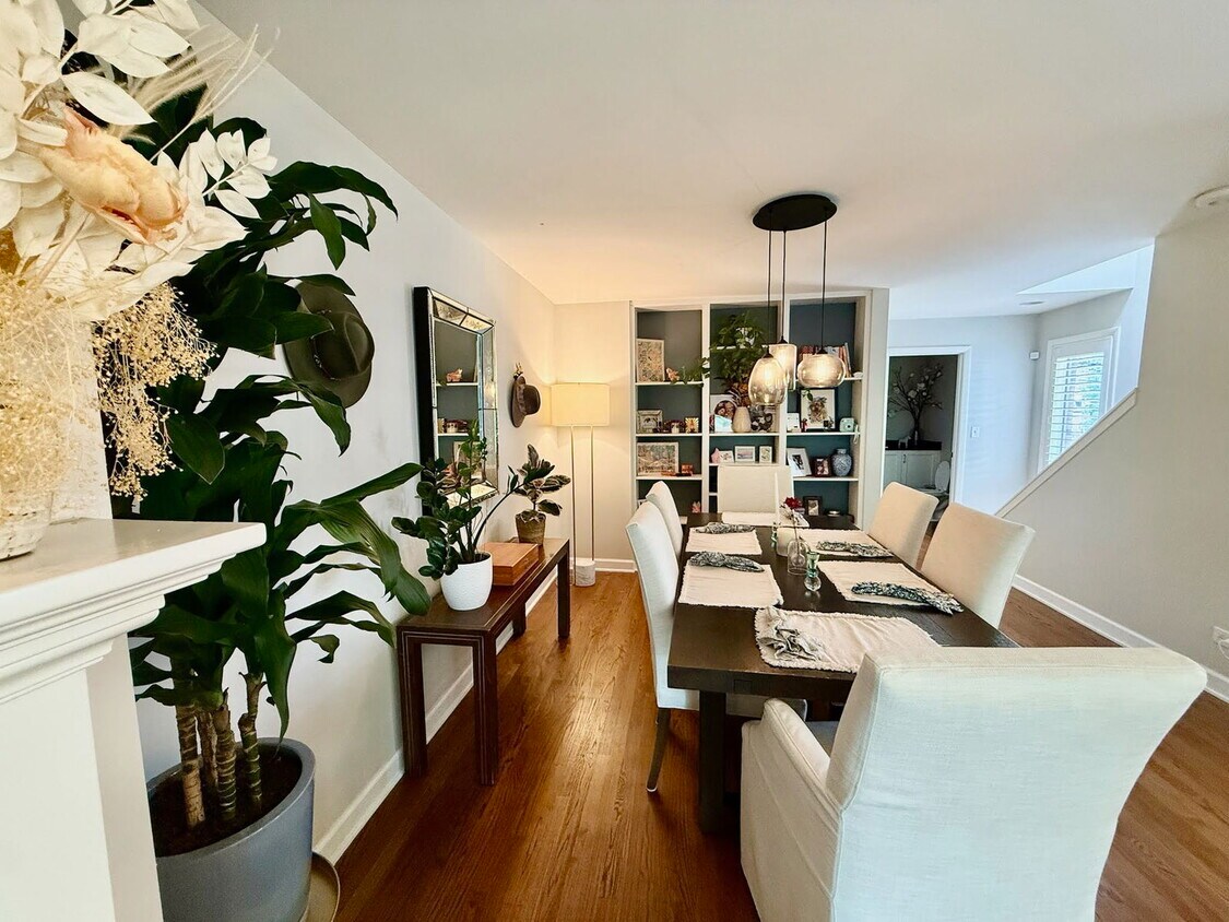 Foto principal - 747 W Dickens Ave