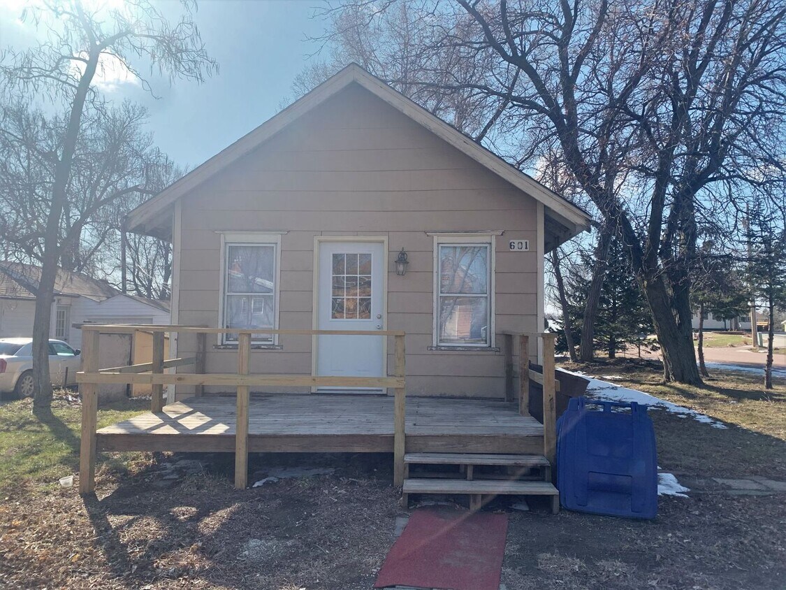 601 S Lawler St, Mitchell, SD 57301 House Rental in Mitchell, SD