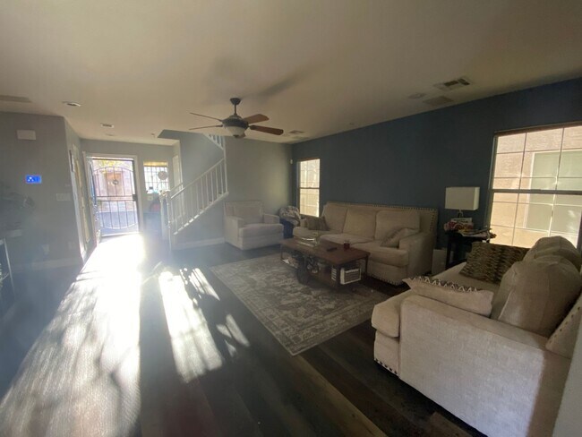 Building Photo - 3 Bedroom Single Family Home in Las Vegas