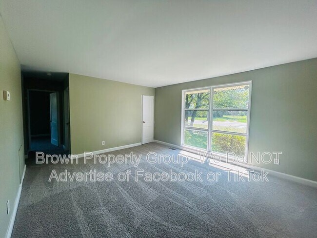 Building Photo - 486 McBain Dr