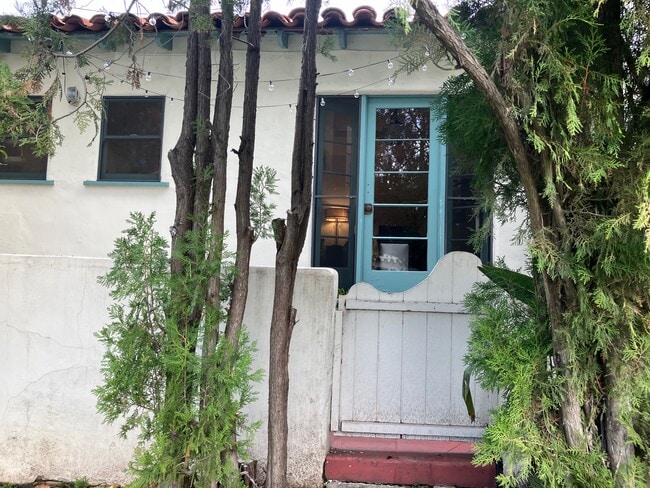 Building Photo - 1265 Carmona Ave