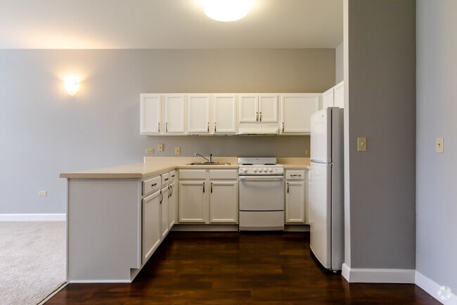 1BR 1BA - Kitchen - High Point Residence Chicago North West