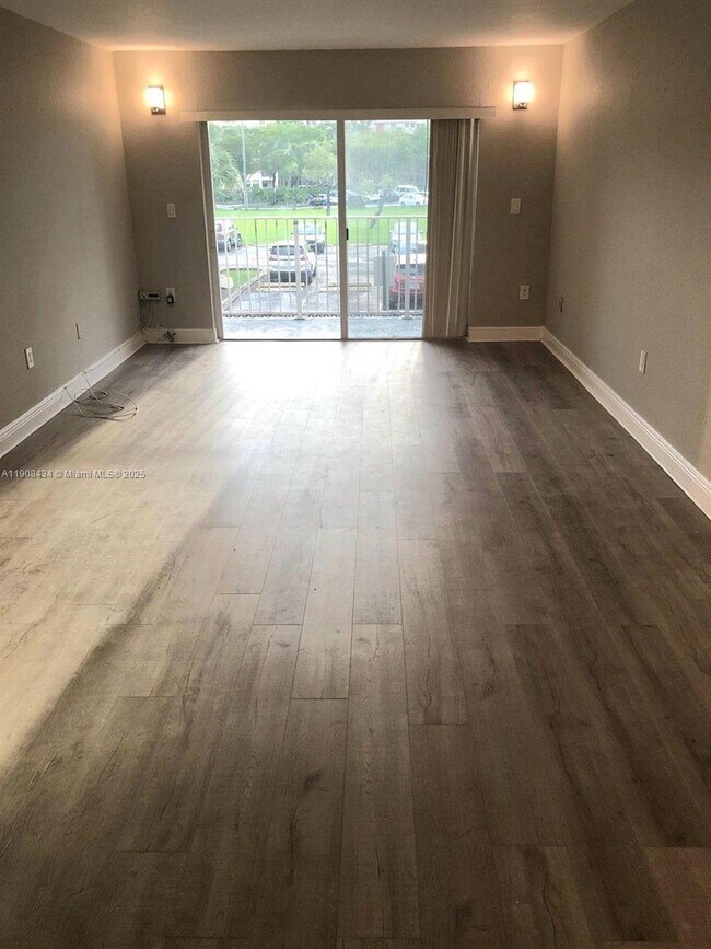 Foto del edificio - 4810 NW 79th Ave