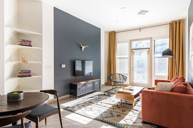 Foto del edificio - 555 N College Ave