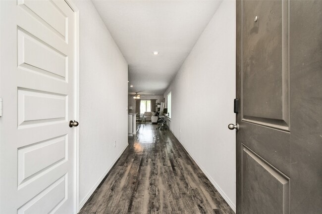 Building Photo - 7915 Meadow Cranesbill Ln