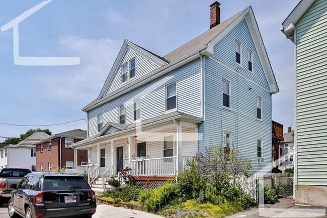 Foto del edificio - Nice large 2 bed pet friendly condo with private free laundry and 2 parking spots!