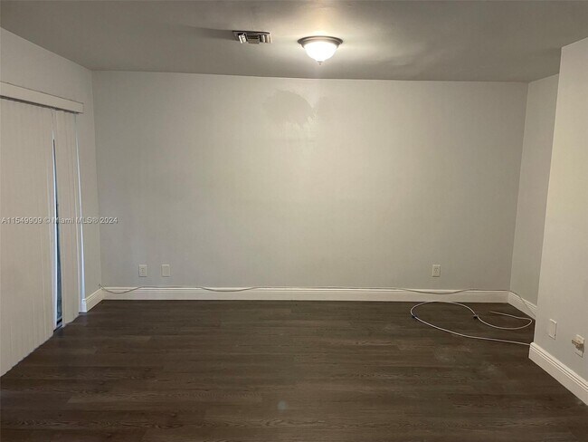 Foto del edificio - 120 SW 96th Terrace