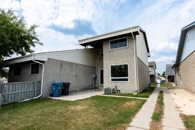 Building Photo - 75 Oak Park Walk