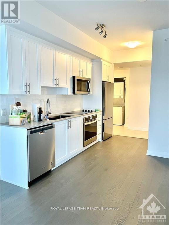 Building Photo - 805 Carling Ave